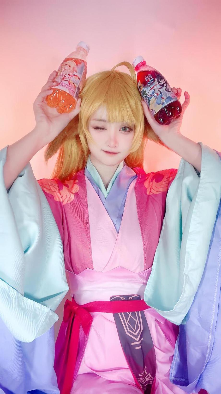 yui金鱼cos图片的美丽，推崇简约、自然和优雅。