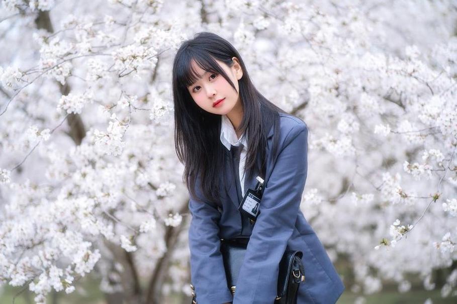 萌芽儿汉服原图：恢复古代风貌，清新自然的摄影之美