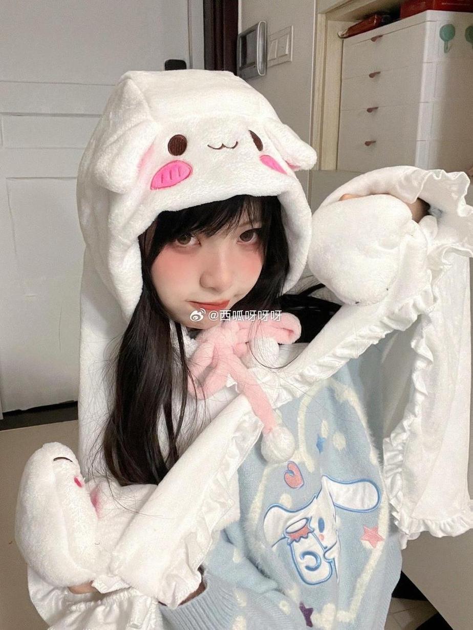 漂亮小姐姐的西呱呀呀呀猫尾cos作品