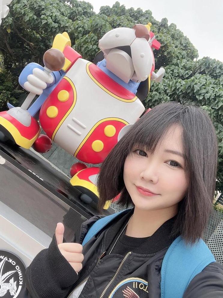 “铭铭kizamivol17的cos照片分享：纯粹的cosplay魅力”——演绎角色的自信美