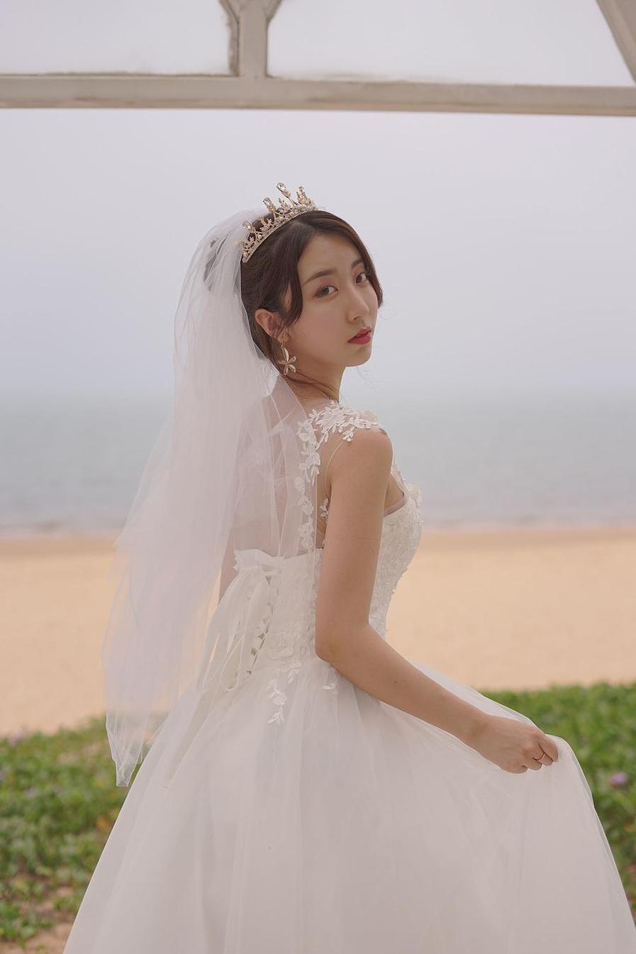黑川cos微博小号：色彩斑斓美图一览